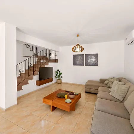 וילה Delina Coastal